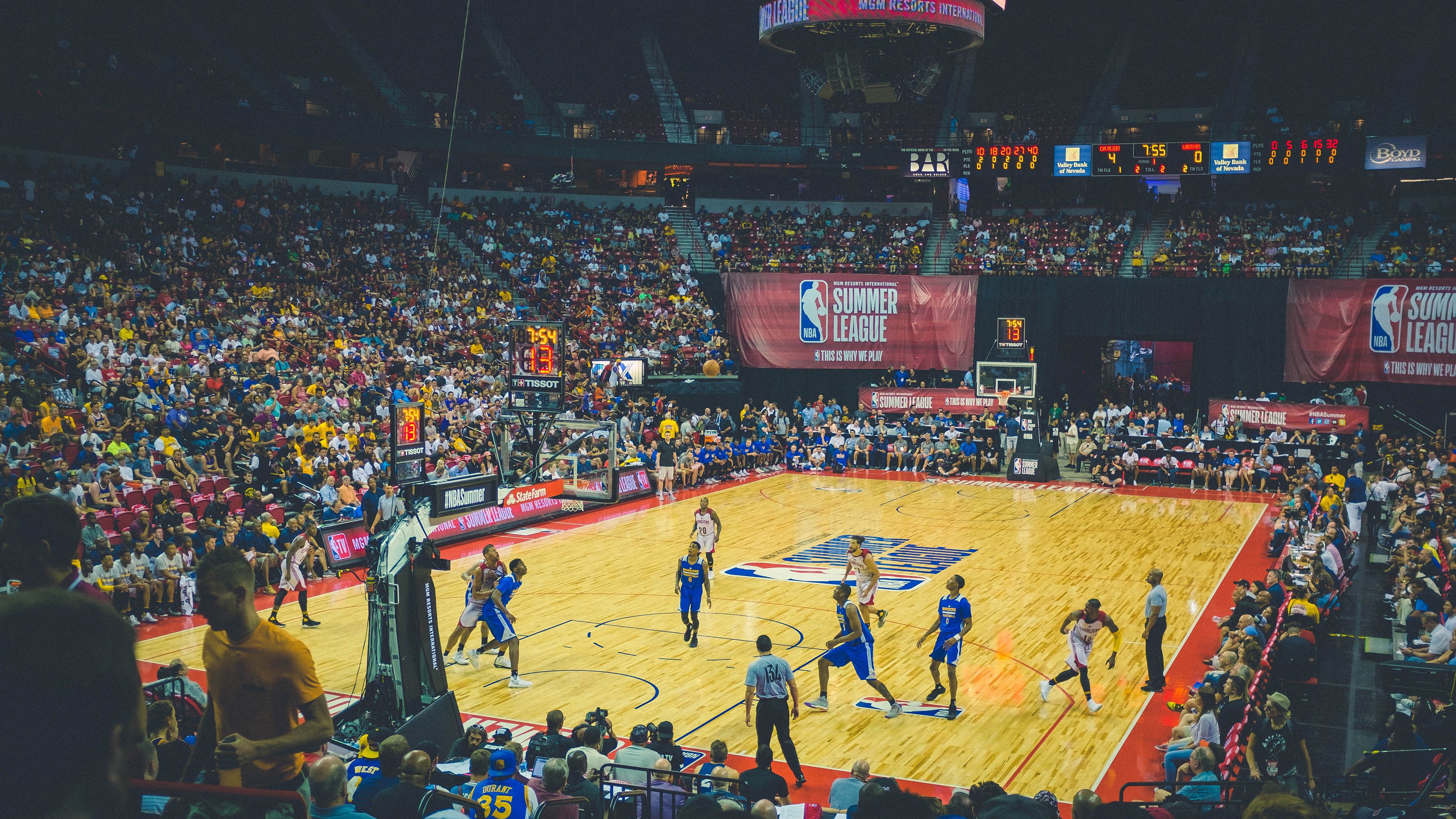 乐鱼中国-湖人2分险胜马刺，东契奇和艾顿表现亮眼，东契奇nba十佳球