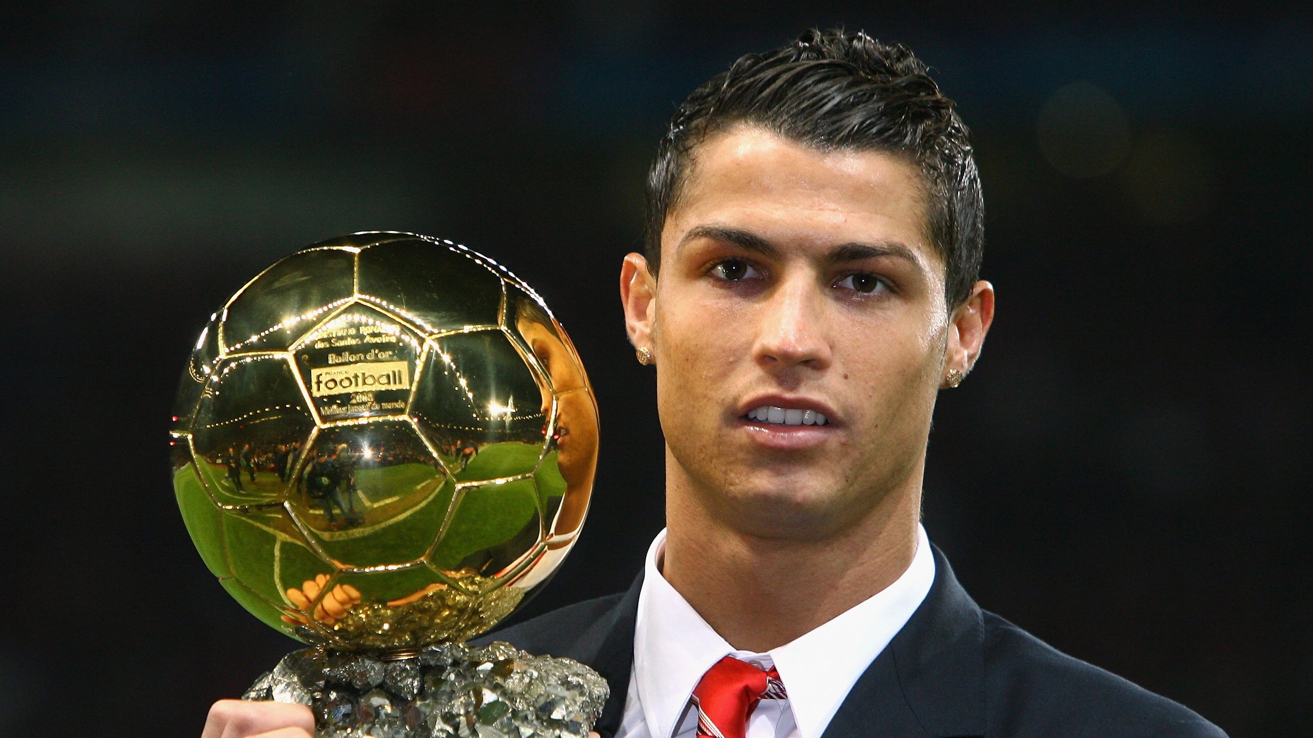 乐鱼体育-球员在友谊赛中完成关键进球赢得国家荣誉，足球友谊赛进球数多吗